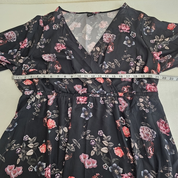 Torrid Black Floral Top Size 2 - Picture 6 of 9